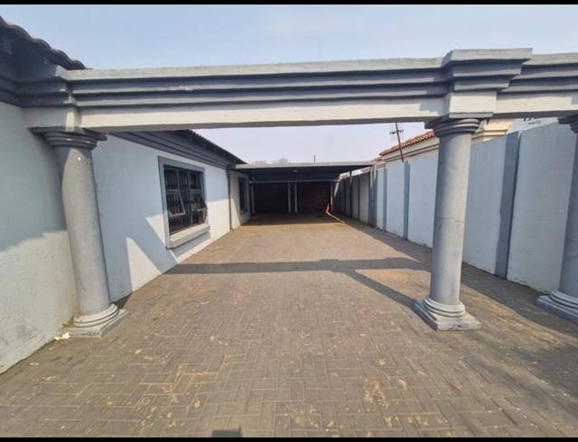 4 BEDROOM HOUSE FOR SALE IN DANVILLE